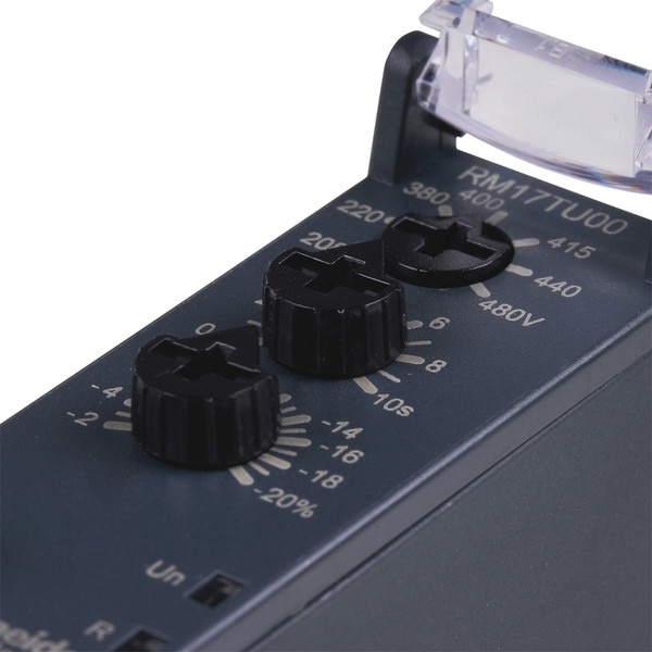 close up of the relay switches